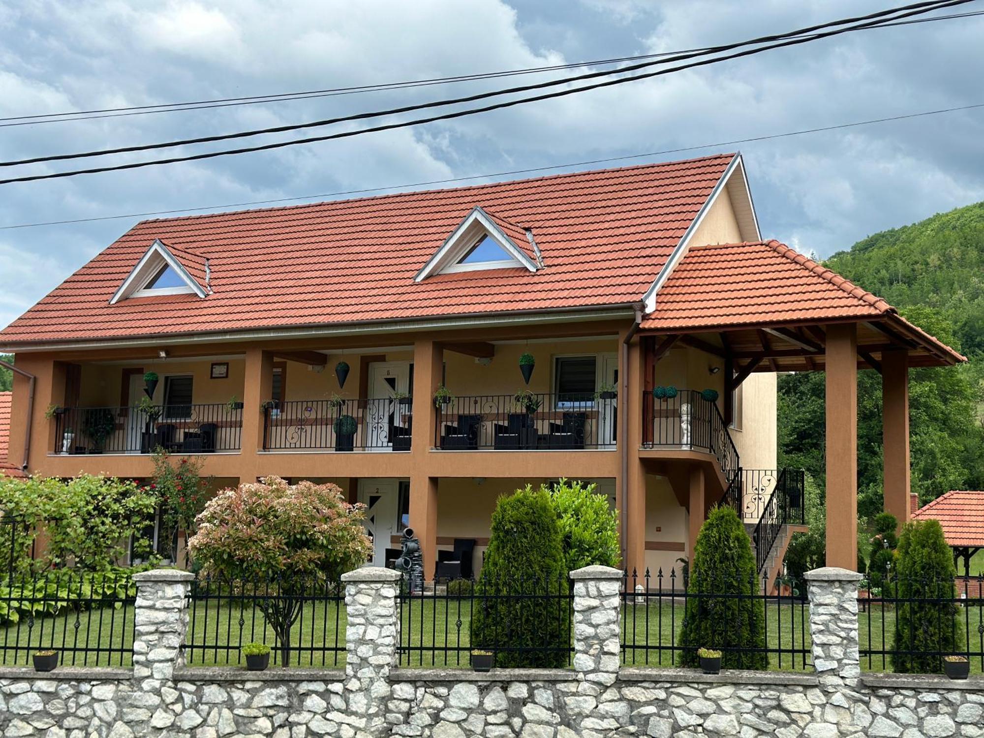 Hotel Casa Antonia Chiscau Esterno foto